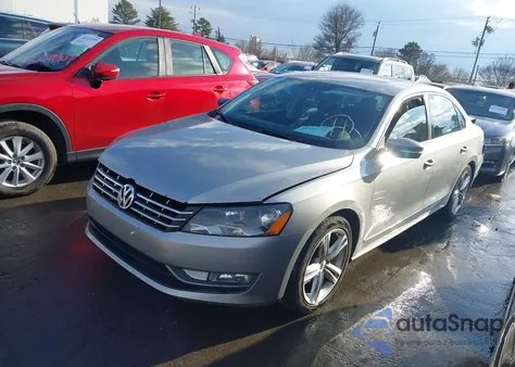 2014 Volkswagen Passat 1.8T Sel Premium z USA, uszkodzony, nr VIN 1VWCS7A30EC016033